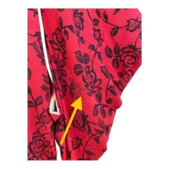 Vintage Silk Red & Black Floral Pattern Short Kimono - Picture 7 of 9